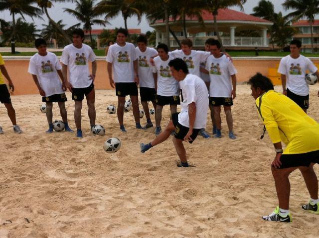 En cuestión  de minutos el técnico compartió el entrenamiento del equipo. FOTO: TWITTER