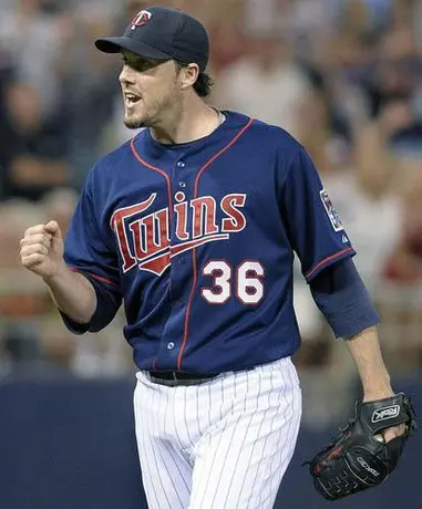 Joe Nathan firma con Rangers