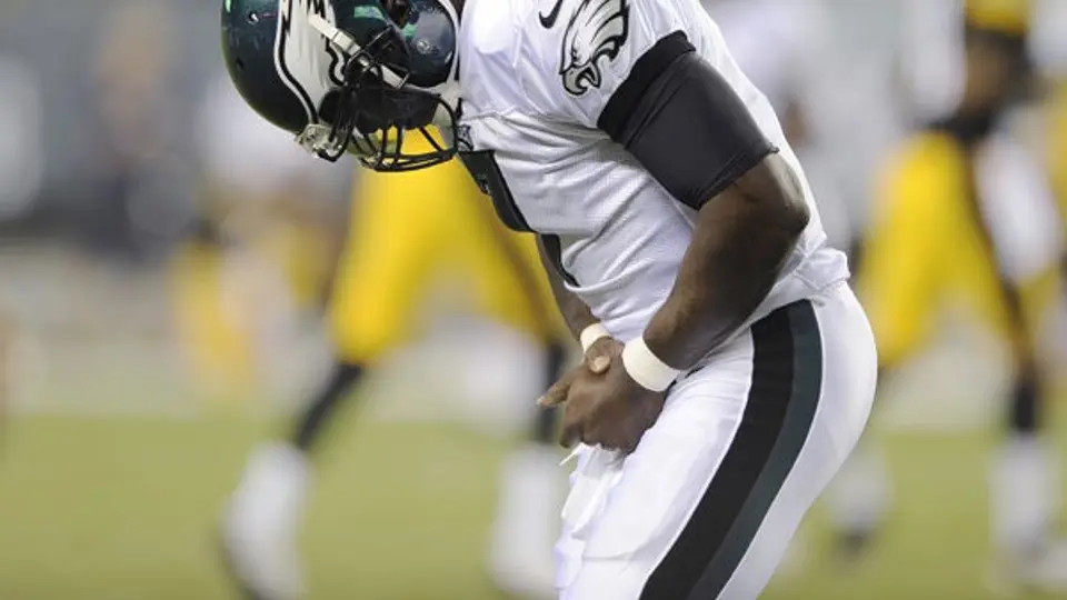 Michael Vick se lesiona la mano