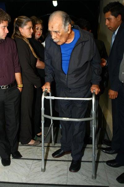 Diversos personajes se dieron cita para despedir los restos de Ignacio Flores (FOTO: ESTEBAN LÓPEZ)
