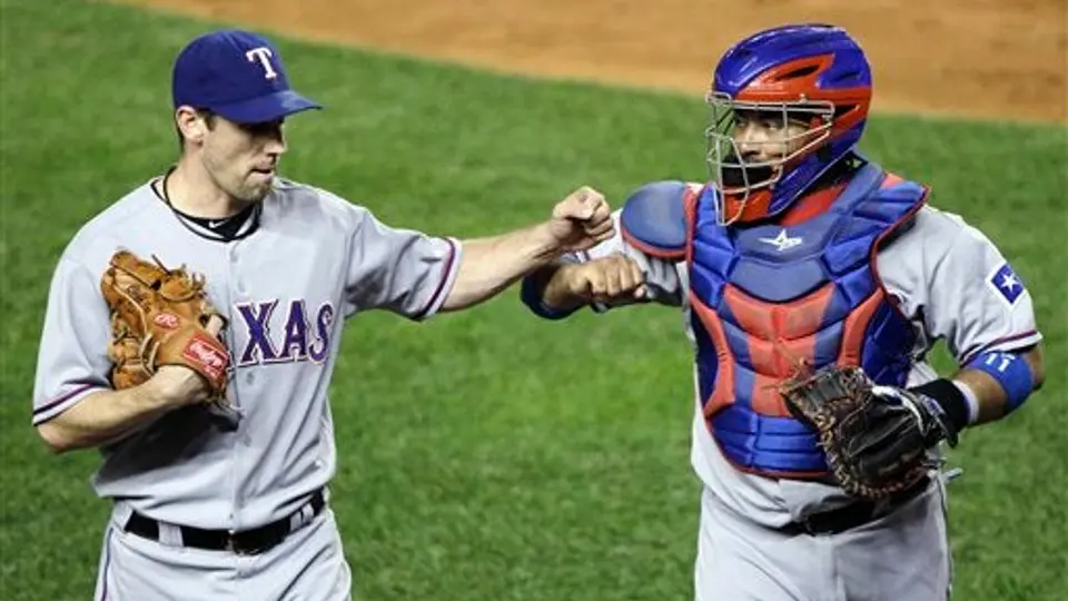 Cliff Lee imparable, Texas blanquea a Yanquis