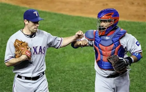 Cliff Lee imparable, Texas blanquea a Yanquis