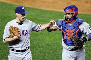 Cliff Lee imparable, Texas blanquea a Yanquis