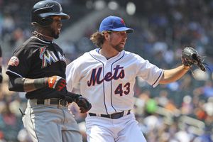 Mets se impone a Miami en 15ava victoria de Dickey