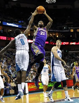 Sin Ayón, los Hornets caen 93-78 ante los Suns