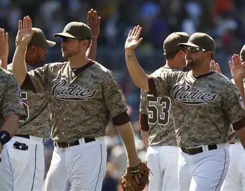 Mets caen ante Padres