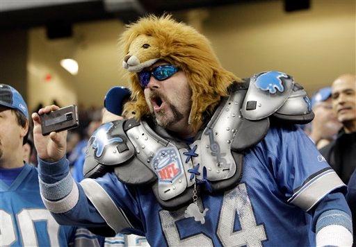 Aficionados de Leones con actitud festiva. FOTO: AP