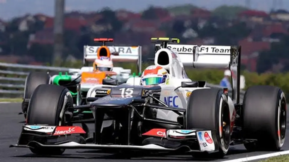 Checo' Pérez se ubica en décimo en la P1