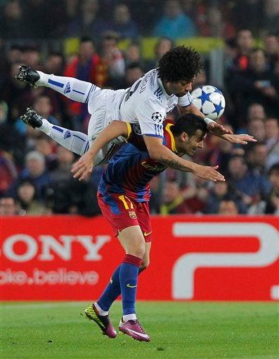 Pedro Rodriguez y Marcelo luchan en juego aéreo (FOTO: EFE)