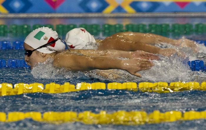 Rita da la tercera medalla para México en natación. FOTO: MEXSPORT