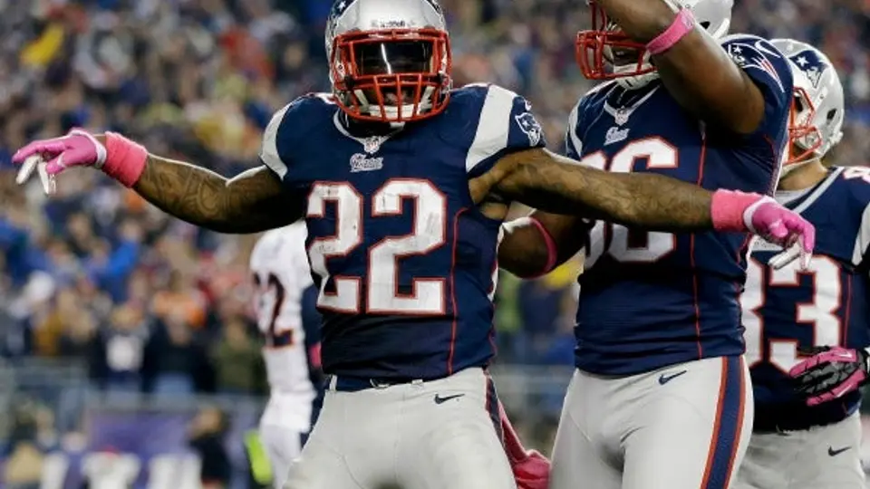 ? Brady supera a Manning y Patriotas se imponen a Broncos