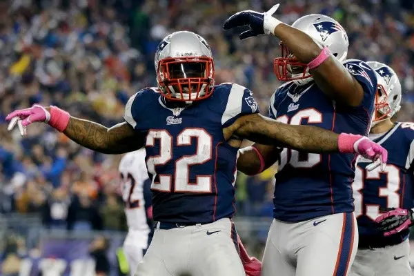 ? Brady supera a Manning y Patriotas se imponen a Broncos