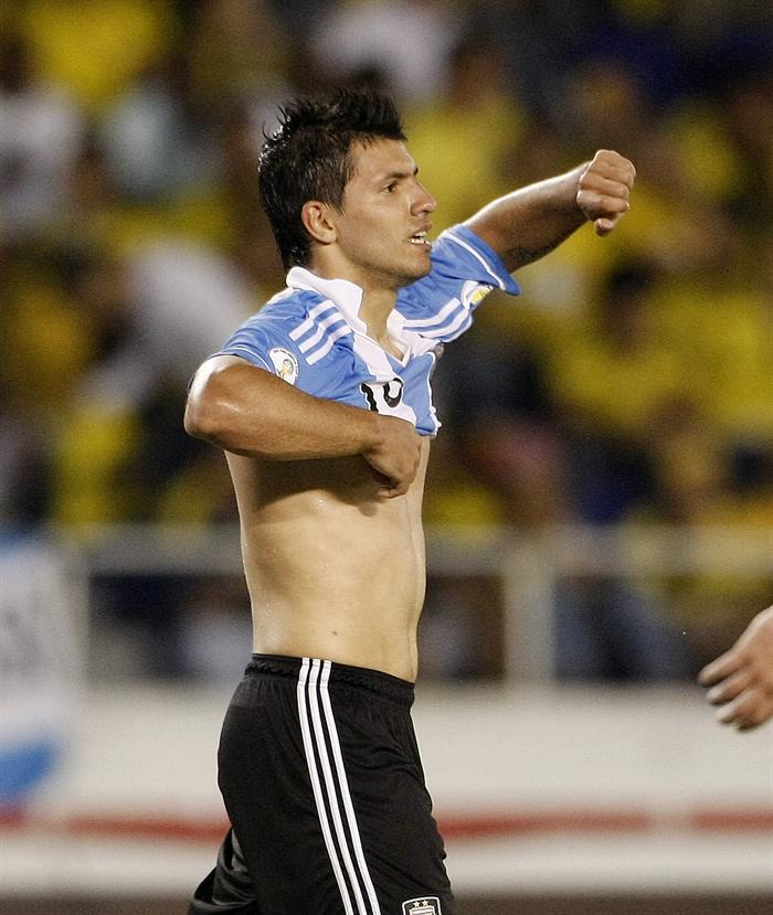 Sergio Agüero marcó el segundo a los 84. FOTO: EFE