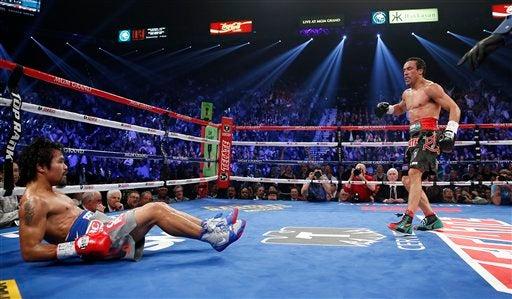 Pacquio se fue a la lona en dos ocasiones | AP