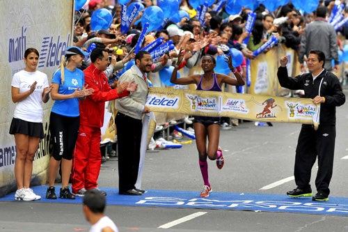 Rose Jebet cruzó la meta en primer lugar (FOTO: CIRO GUTIÉRREZ)