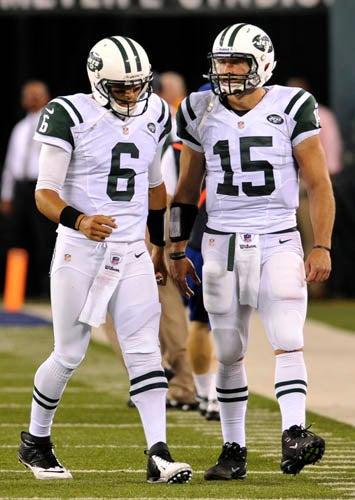 Mark Sánchez (6) y Tim Tebow (15) en busca de la titularidad | AP