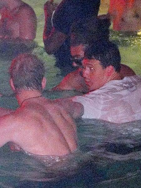 El príncipe Harry y Ryan Lochte compitieron en un club nocturno de Las Vegas| ESPECIAL