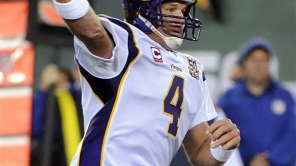 Dirigente de NFL se entrevistará con Favre por mensajes inapropiados a reportera