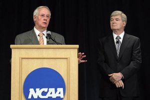 Multan a Penn State con 60 mdd y pérdida de sus triunfos entre 1998 y 2011