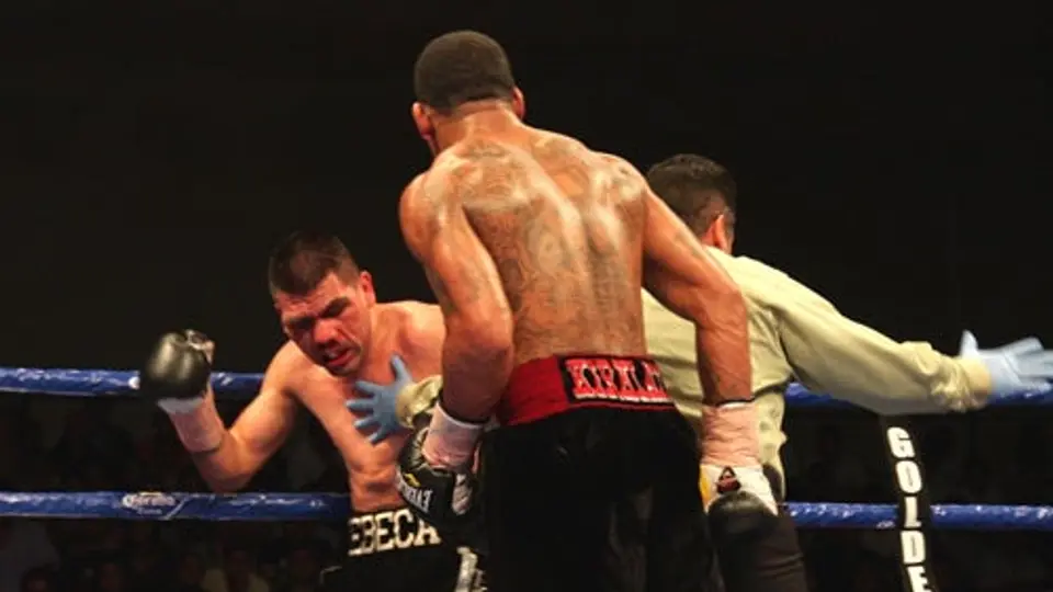 Kirkland noquea al Perro Angulo en seis rounds