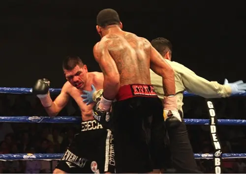 Kirkland noquea al Perro Angulo en seis rounds