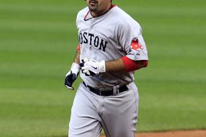 Dodgers reclaman a Adrián González