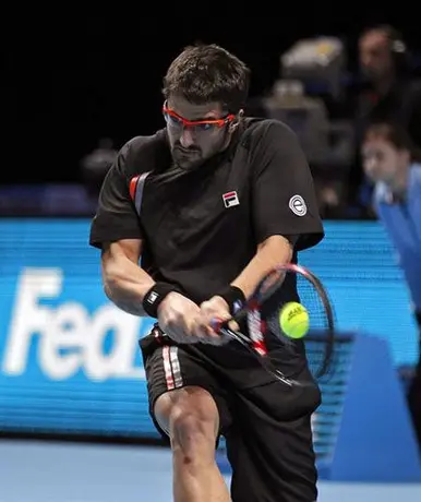 Djokovic cae ante Tipsarevic y complica su pase