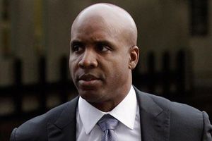 Abogados de Barry Bonds piden la libertad condicional