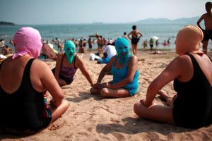 Impone China moda en playas