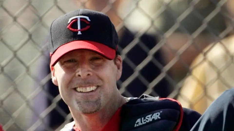 ?Redmond reemplaza a Guillén en los Marlins