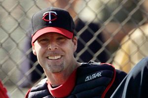 ?Redmond reemplaza a Guillén en los Marlins