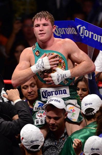 Canelo llenó la Arena VFG en Guadalajara, Jalisco, su tierra natal, para ganar en su primera defensa de Campeonato. (FOTO: SAÚL