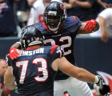 Texanos remonta para vencer 35-30 a Kansas City