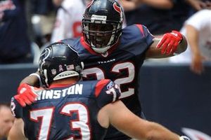 Texanos remonta para vencer 35-30 a Kansas City