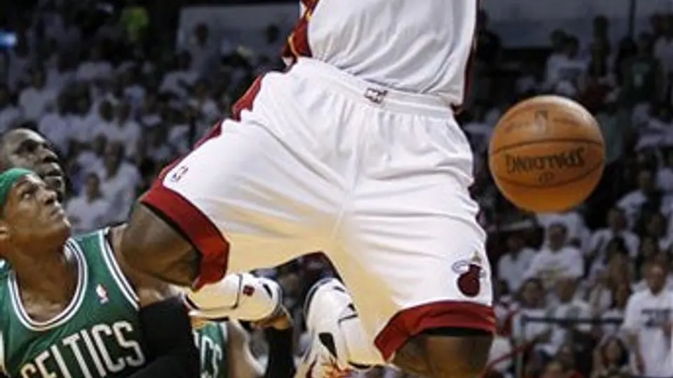 LeBron manda al Heat a las Finales