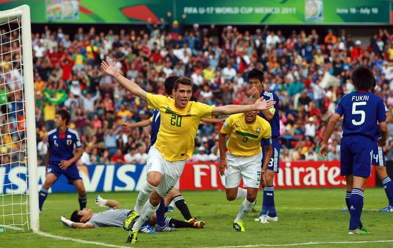 Leo festeja la anotación. FOTO: EFE