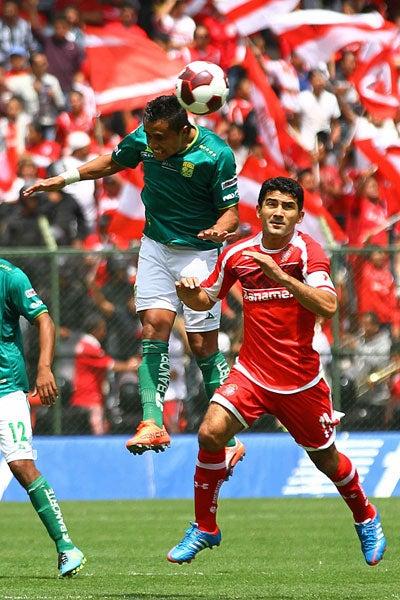 El partido fue muy disputado en toda la cancha | MEXSPORT