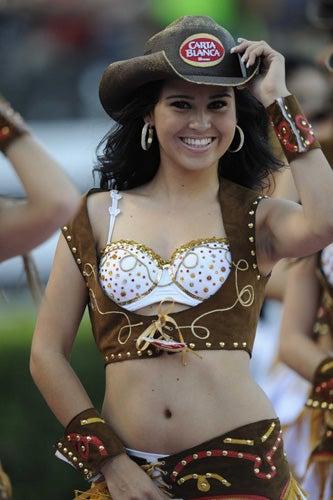 Las guapas del partido entre Tigres y Estudiantes