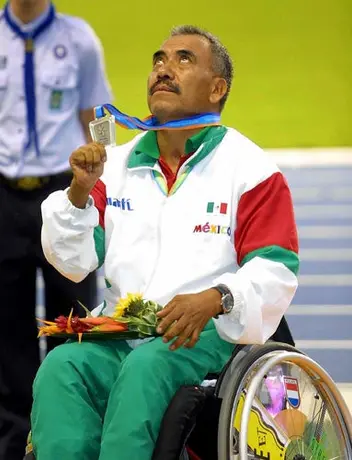 Máximo, feliz tras obtener su séptima presea paralímpica