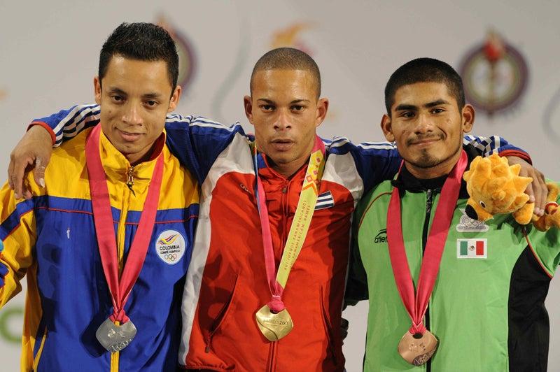 Los pesistas en el podio. FOTO:  MEXSPORT