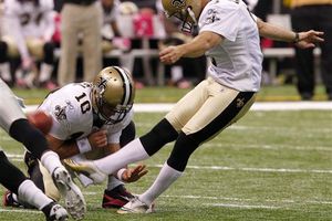 Carney anota tres goles de campo y Santos vence a Carolina