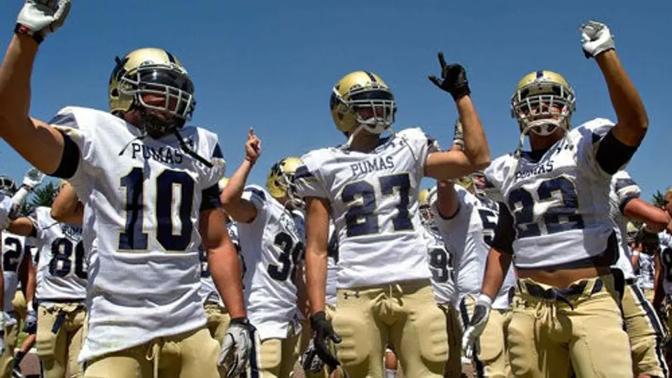 Pumas CU blanquea 49-0 a Centinelas