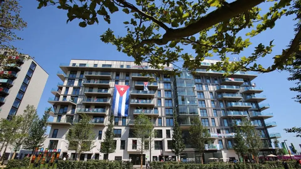 Atletas sufren por falta de aire acondicionado en la Villa