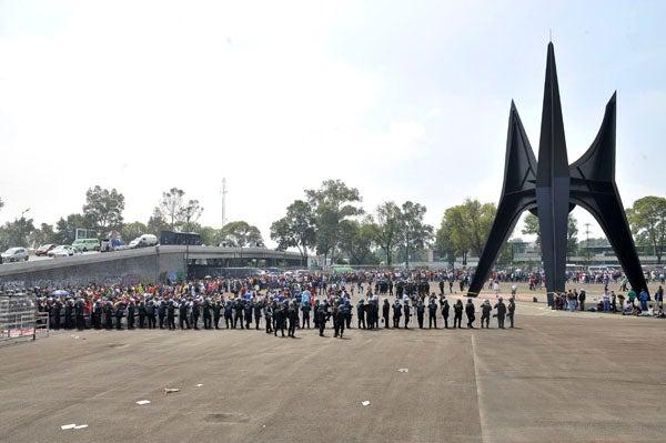 Cerca de mil personas llegaron al Azteca. FOTO: DANIEL GÁMEZ