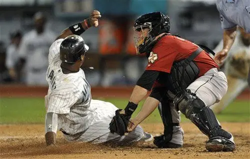Astros contratan a Humberto Quintero