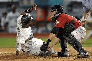 Astros contratan a Humberto Quintero