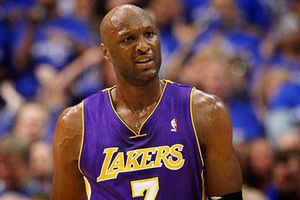 Odom llegó tarde a la práctica de Lakers y se fue temprano