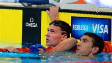 Phelps toma revancha al derrotar a Lochte en los 200m libres