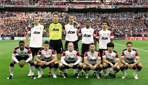 Los Red Devils haciendo lo propio. FOTO: AP