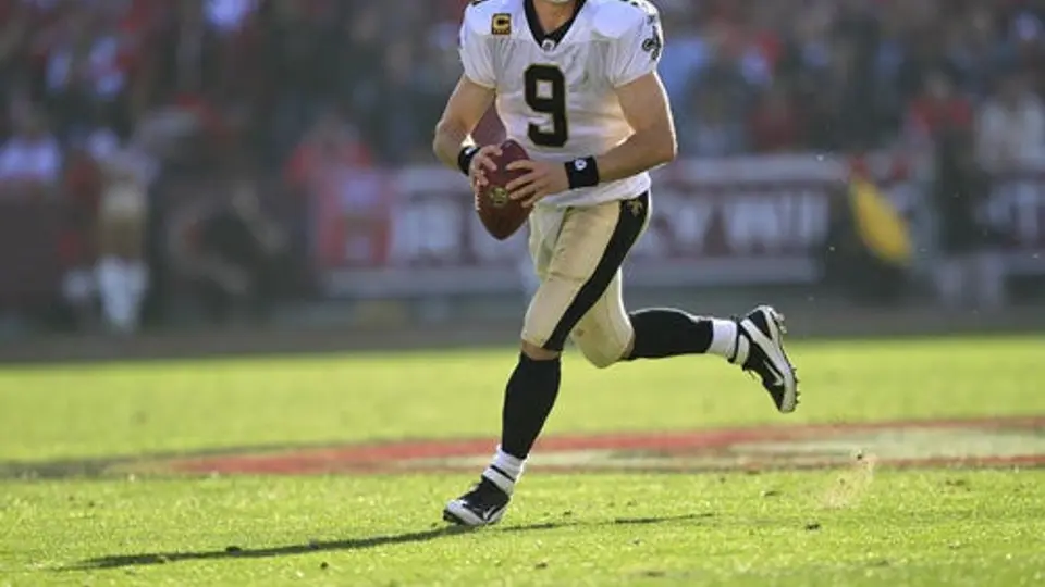 Brees pasó exámenes médicos y firma contrato con Santos